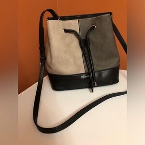 Calvin klien Gabrianna Bucket bag